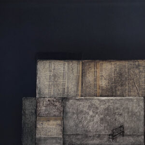 Una vecchia leggeva necrologi